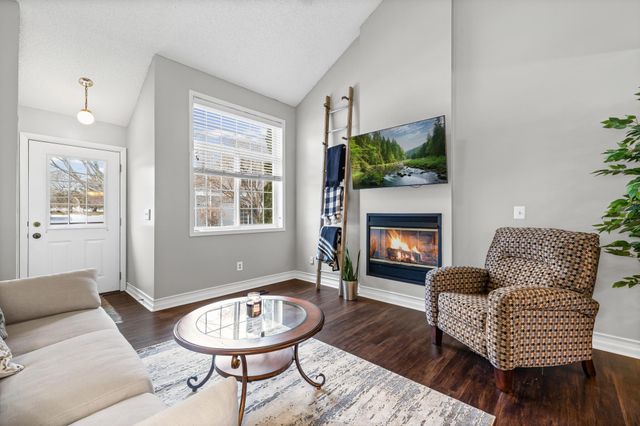 468 Heartland Court, Chanhassen, MN 55317