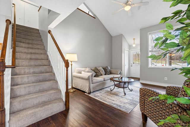 468 Heartland Court, Chanhassen, MN 55317