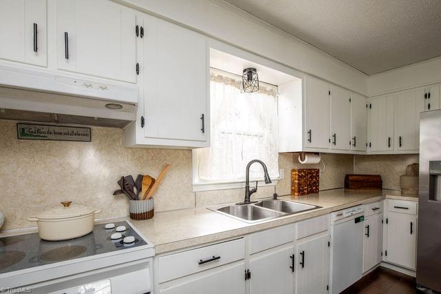 305 Carter Drive, Thomasville, NC 27360