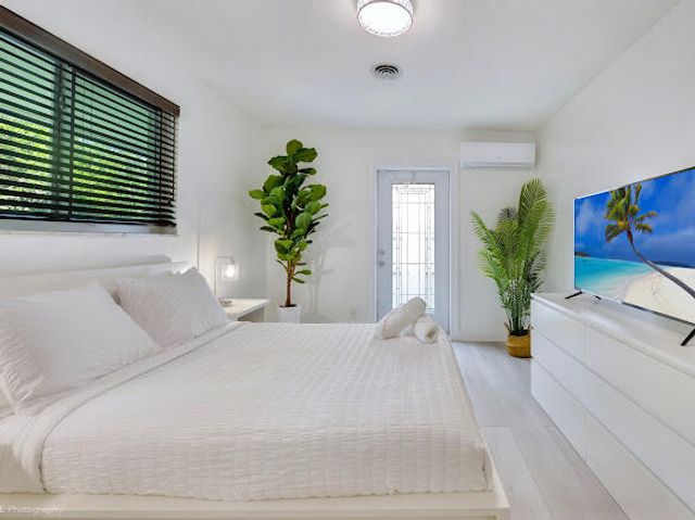 1250 Arthur Street, Hollywood, FL 33019
