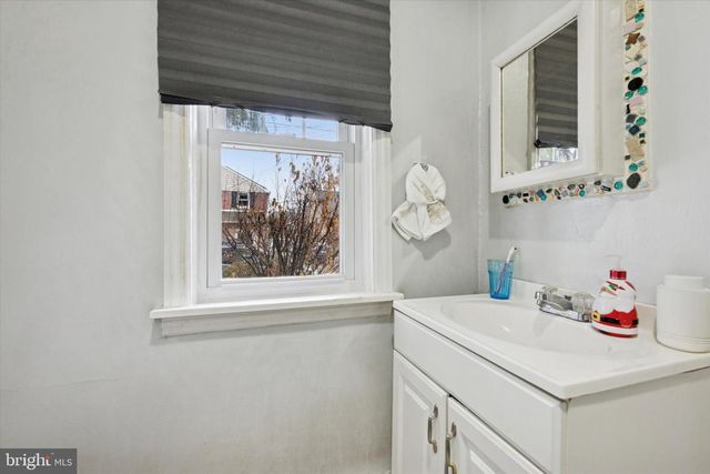 214-216 BEECH RD, Wallingford, PA 19086