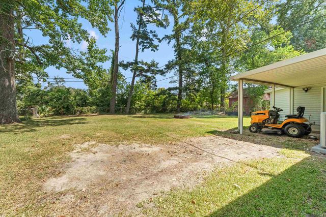 14265 Firethorn Dr, Baton Rouge, LA 70819