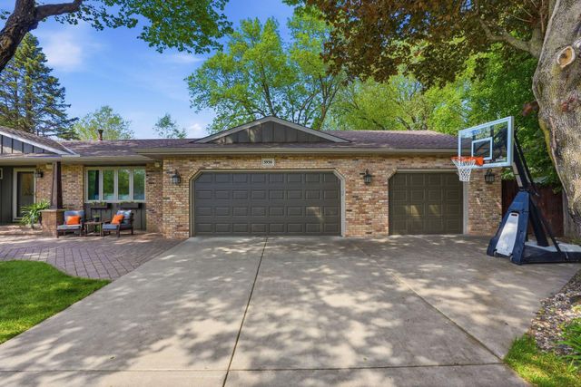 3938 Blackhawk Circle, Eagan, MN 55122