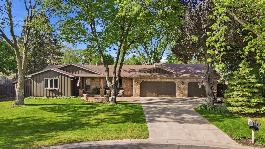 3938 Blackhawk Circle, Eagan, MN 55122