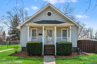 25605 Yale Street, Dearborn Heights, MI 48125