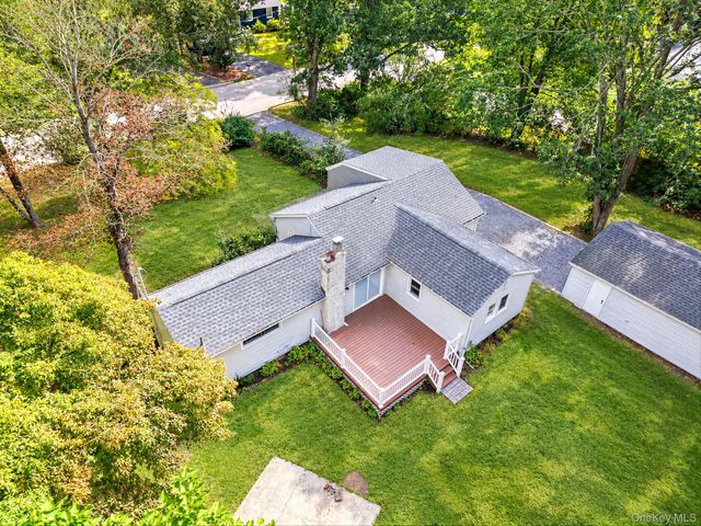 4 Oak Lane, Coram, NY 11727