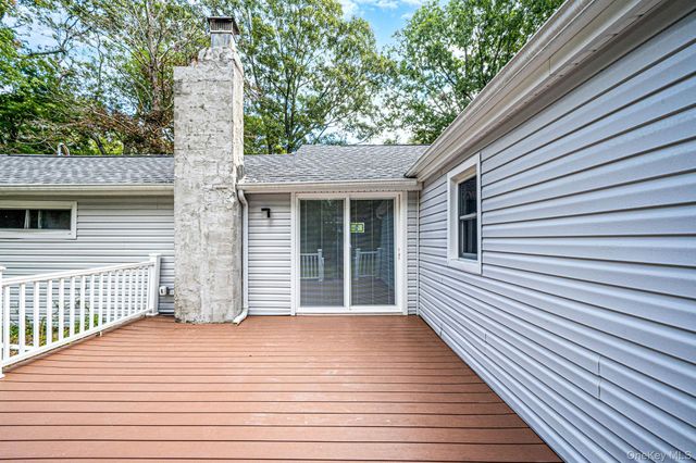 4 Oak Lane, Coram, NY 11727