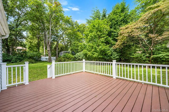 4 Oak Lane, Coram, NY 11727