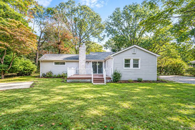 4 Oak Lane, Coram, NY 11727