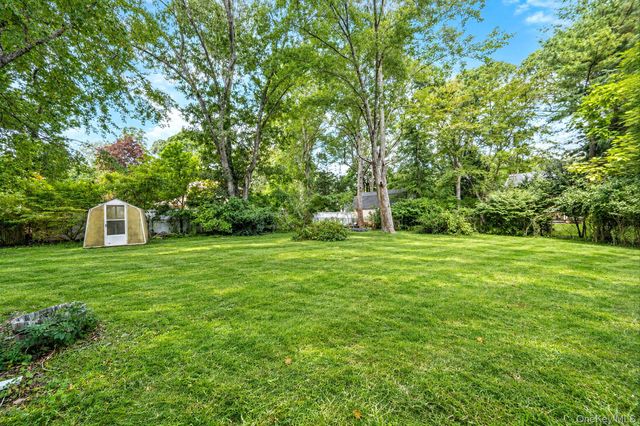 4 Oak Lane, Coram, NY 11727