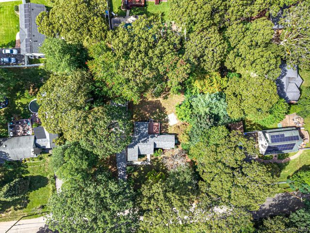 4 Oak Lane, Coram, NY 11727