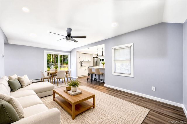 4 Oak Lane, Coram, NY 11727
