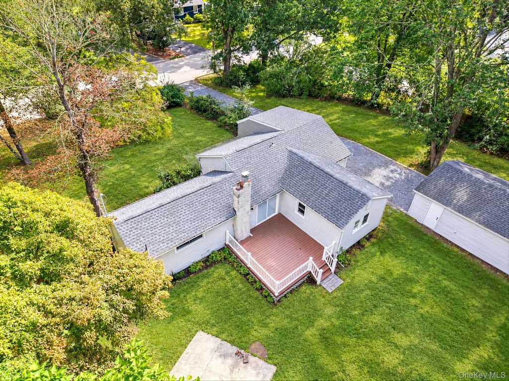 4 Oak Lane, Coram, NY 11727 — photo 2