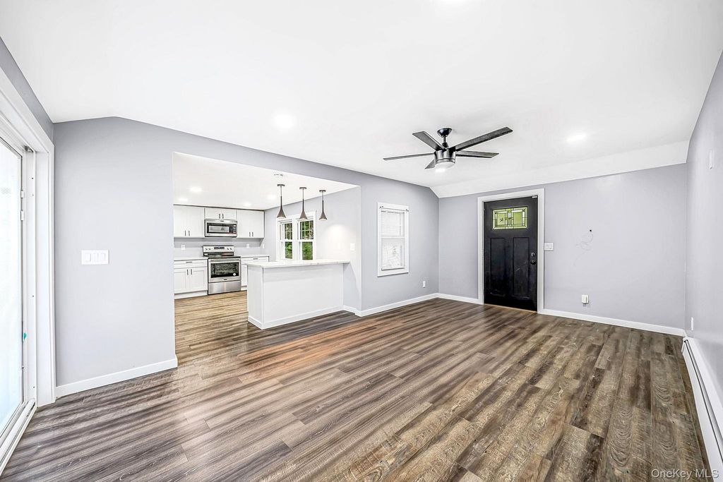 4 Oak Lane, Coram, NY 11727 — photo 4