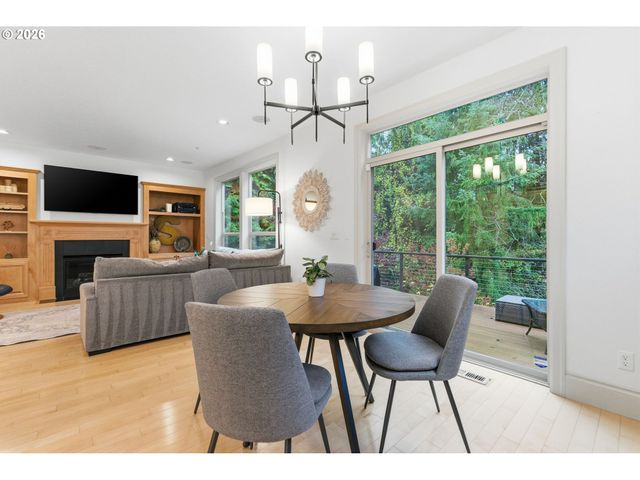 1645 Sw JOSHUA St, Portland, OR 97219