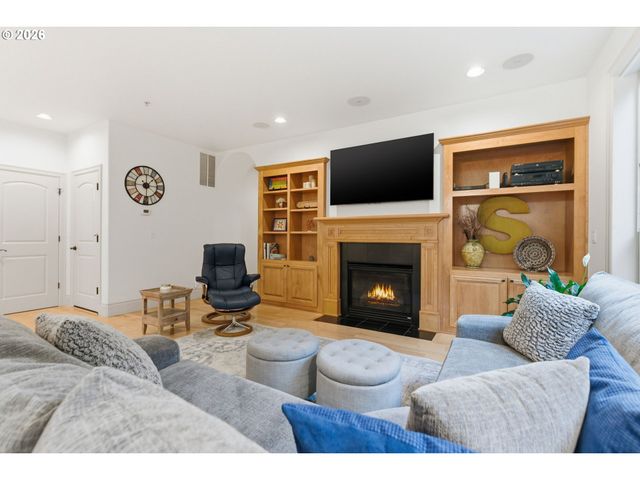 1645 Sw JOSHUA St, Portland, OR 97219