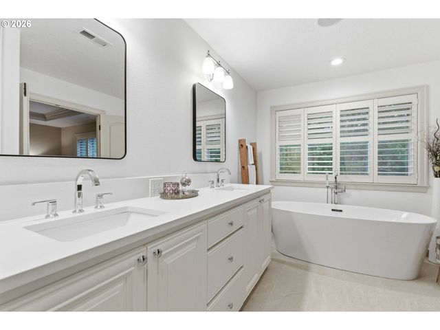 1645 Sw JOSHUA St, Portland, OR 97219