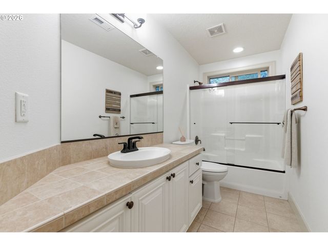 1645 Sw JOSHUA St, Portland, OR 97219