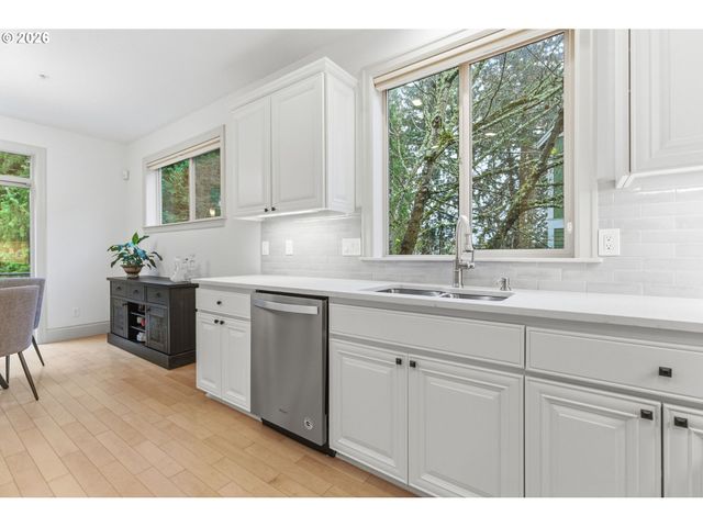 1645 Sw JOSHUA St, Portland, OR 97219