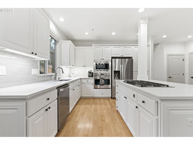 1645 Sw JOSHUA St, Portland, OR 97219