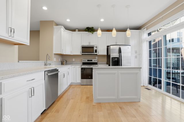 124 9th Street NW, Carmel, IN 46032