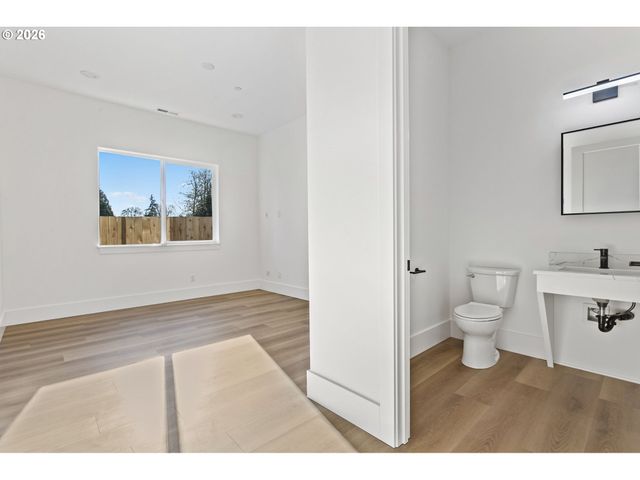 19319 Se RIVER Rd, Milwaukie, OR 97267