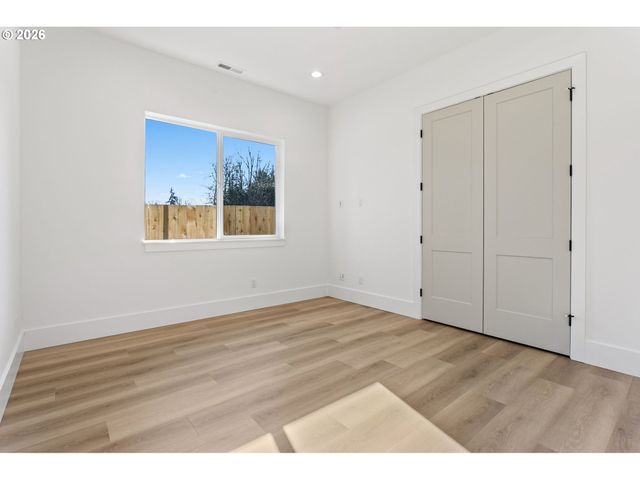 19319 Se RIVER Rd, Milwaukie, OR 97267