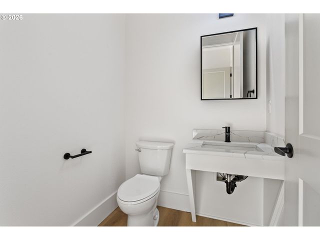 19319 Se RIVER Rd, Milwaukie, OR 97267