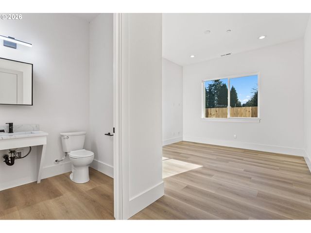 19319 Se RIVER Rd, Milwaukie, OR 97267