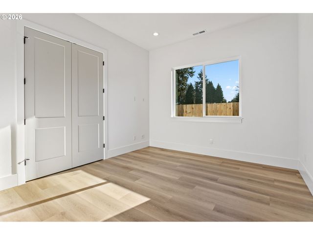 19319 Se RIVER Rd, Milwaukie, OR 97267