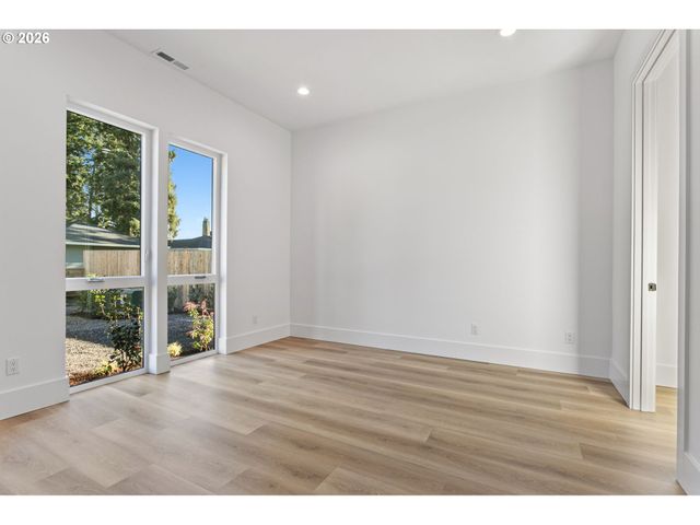 19319 Se RIVER Rd, Milwaukie, OR 97267