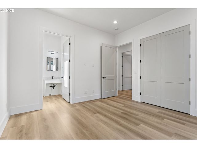 19319 Se RIVER Rd, Milwaukie, OR 97267