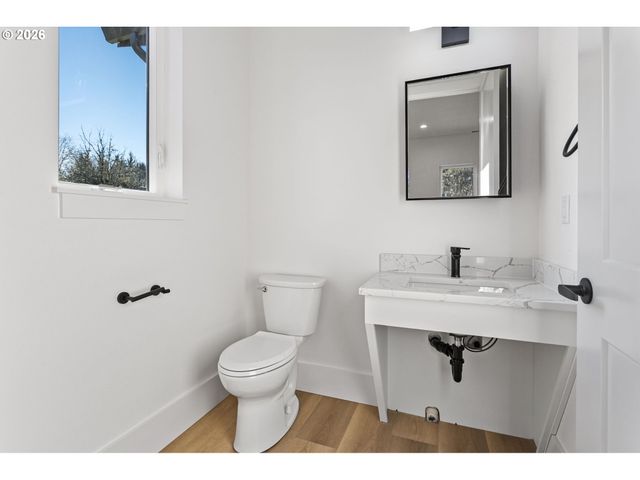 19319 Se RIVER Rd, Milwaukie, OR 97267