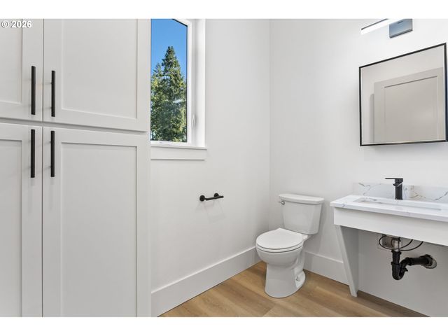 19319 Se RIVER Rd, Milwaukie, OR 97267