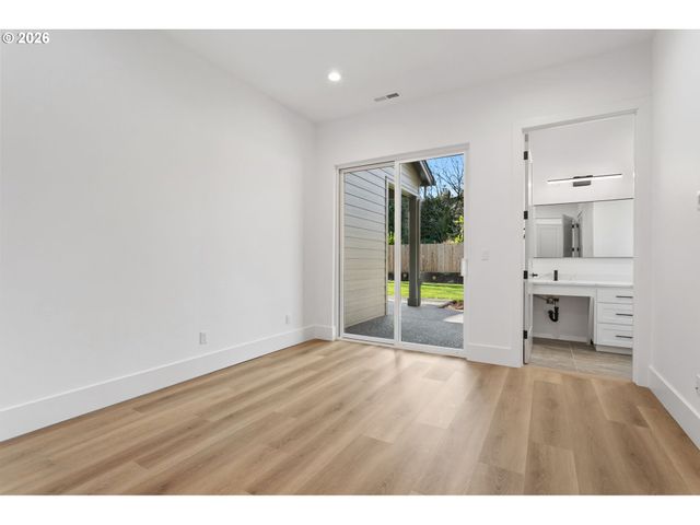 19319 Se RIVER Rd, Milwaukie, OR 97267