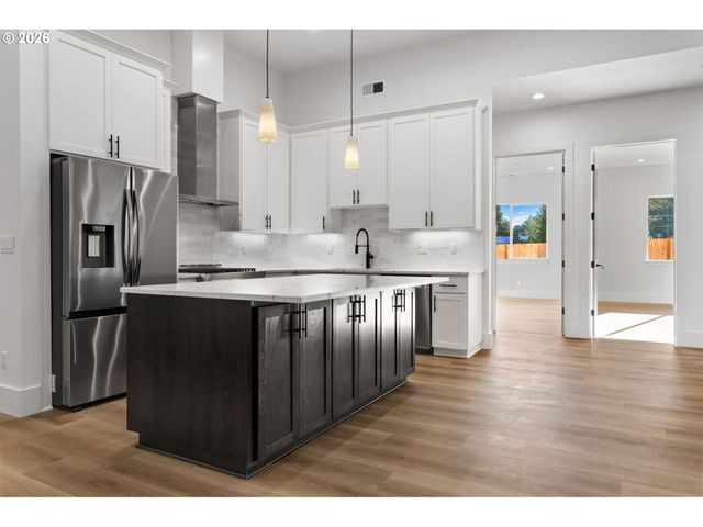 19319 Se RIVER Rd, Milwaukie, OR 97267