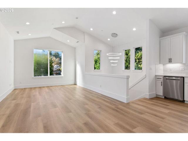 19319 Se RIVER Rd, Milwaukie, OR 97267