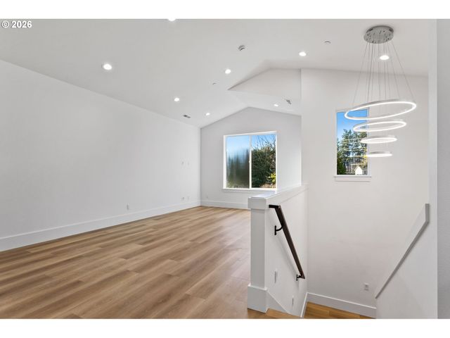 19319 Se RIVER Rd, Milwaukie, OR 97267