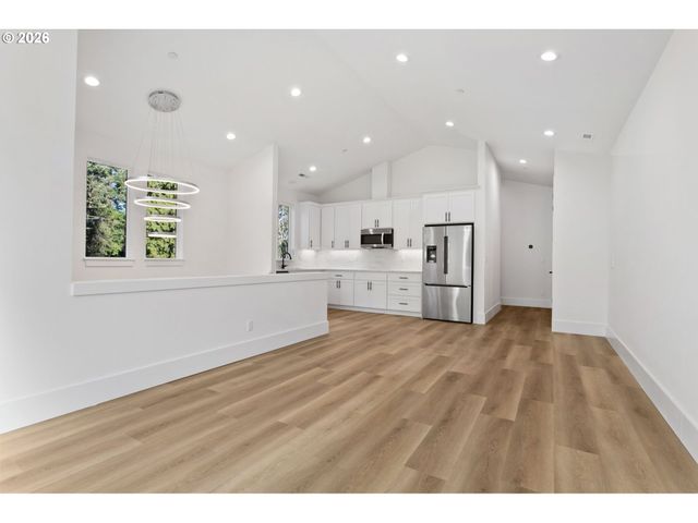 19319 Se RIVER Rd, Milwaukie, OR 97267