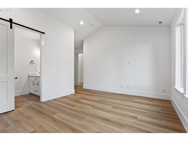 19319 Se RIVER Rd, Milwaukie, OR 97267