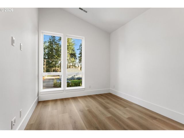 19319 Se RIVER Rd, Milwaukie, OR 97267