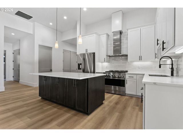 19319 Se RIVER Rd, Milwaukie, OR 97267