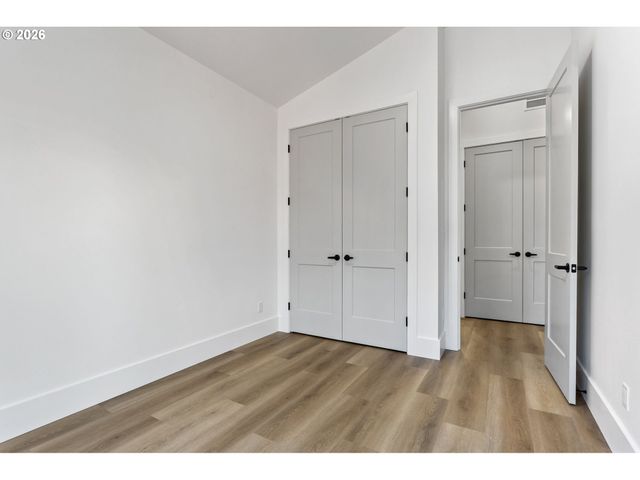 19319 Se RIVER Rd, Milwaukie, OR 97267