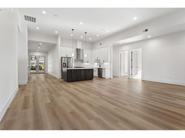 19319 Se RIVER Rd, Milwaukie, OR 97267