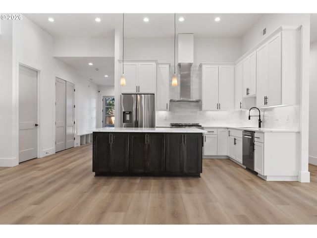 19319 Se RIVER Rd, Milwaukie, OR 97267