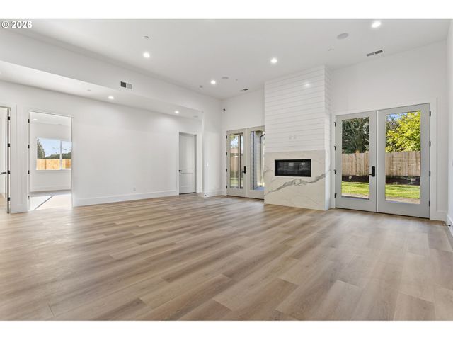 19319 Se RIVER Rd, Milwaukie, OR 97267