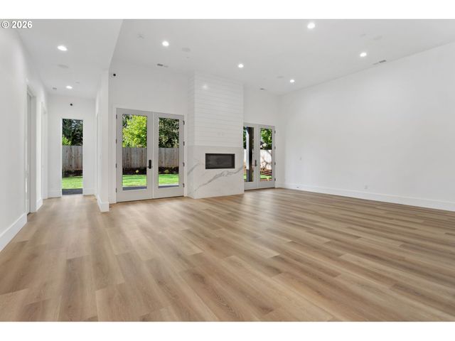 19319 Se RIVER Rd, Milwaukie, OR 97267