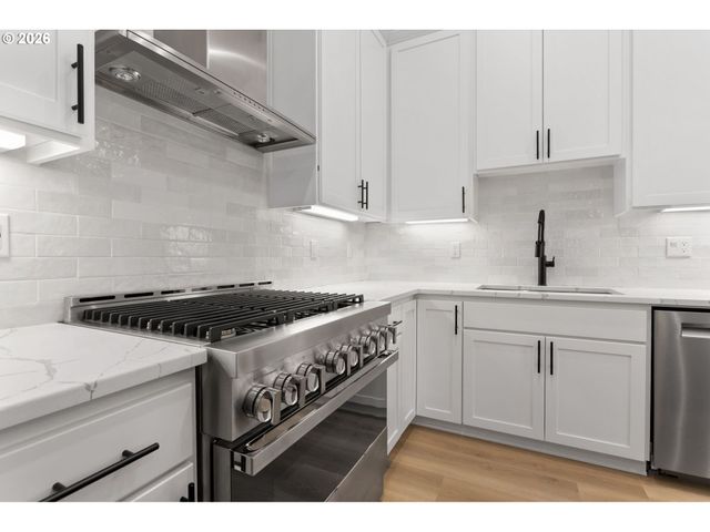 19319 Se RIVER Rd, Milwaukie, OR 97267