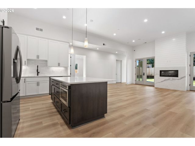 19319 Se RIVER Rd, Milwaukie, OR 97267