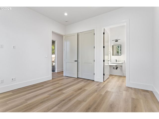 19319 Se RIVER Rd, Milwaukie, OR 97267